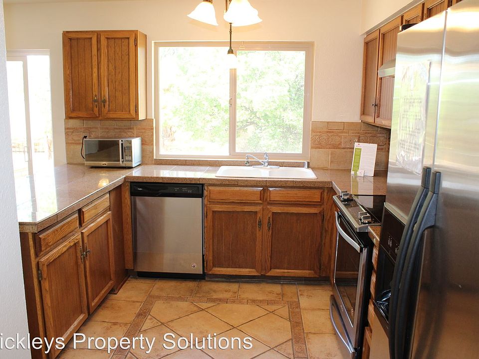 1st image of 6905 Vivian Dr NE