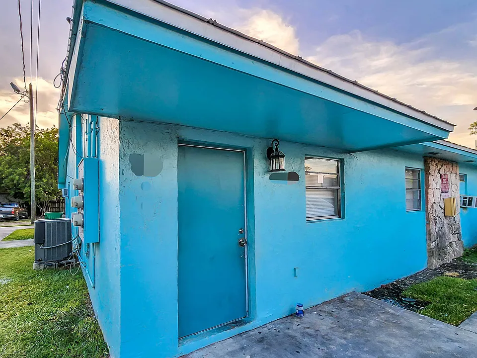 76 SW 8th Ave #N