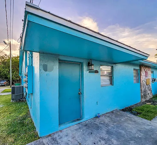 76 SW 8th Ave #N Photo 1