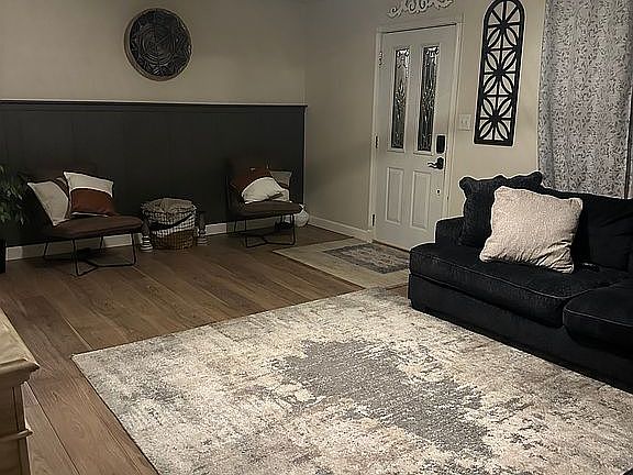 5th image of 1014 Roberta Dr