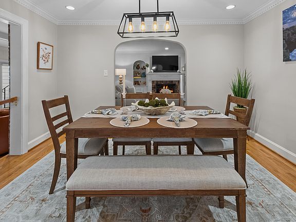 5th image of 808 Sheldon Rd