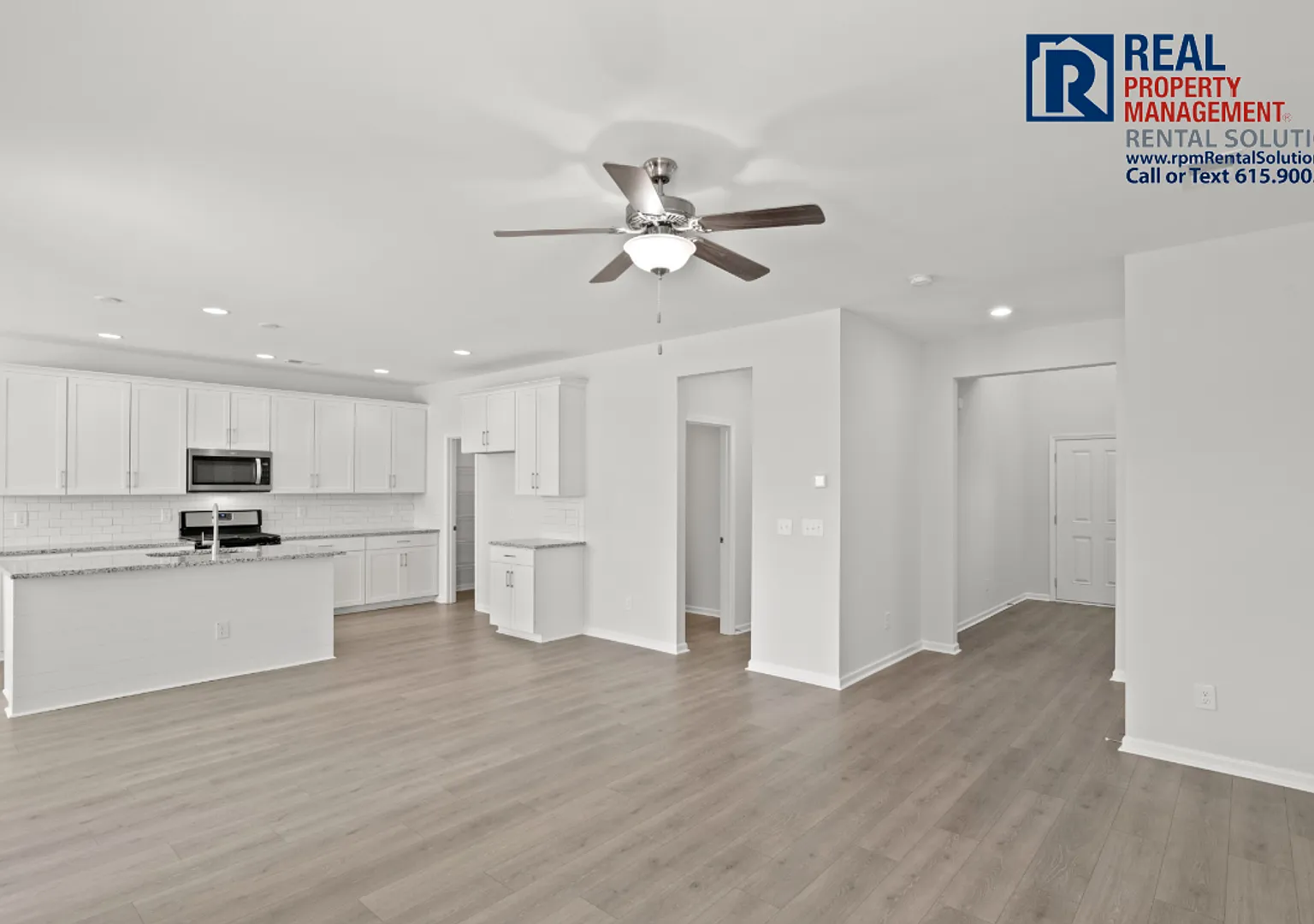 Gorgeous 3 bd home with bonus room and office! Community Pool! — Photo 2