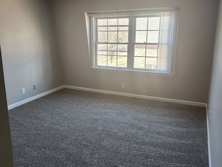 Pleasant Court Apartments — Photo 26