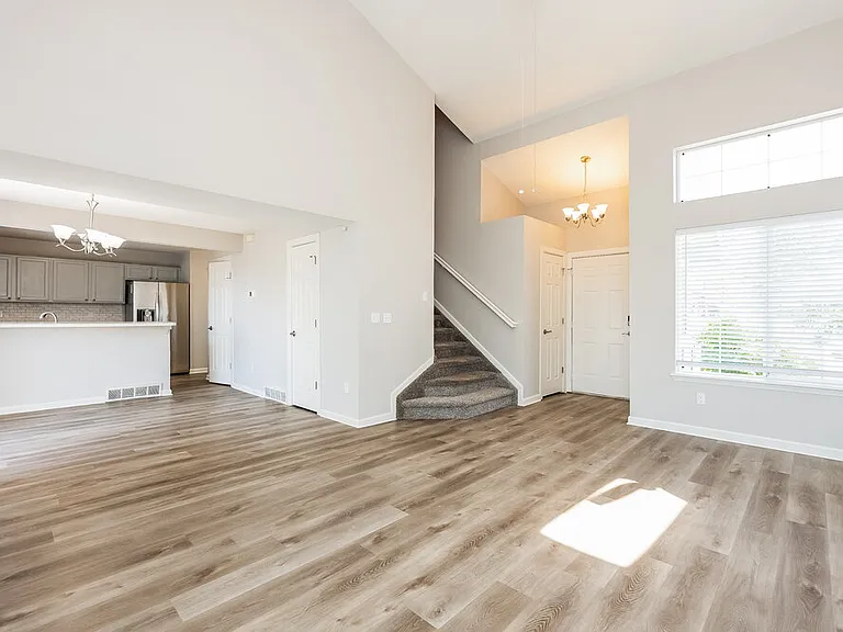 6325 Ashridge Ct — Photo 5