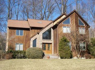 31 Wallace Dr, Spring Valley, NY 10977