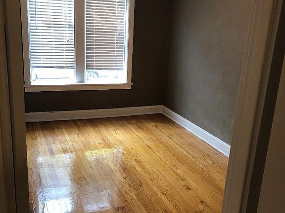 2nd image of 2504 W Shakespeare Ave #1