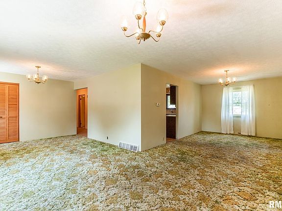 5th image of 305 W Illinois St