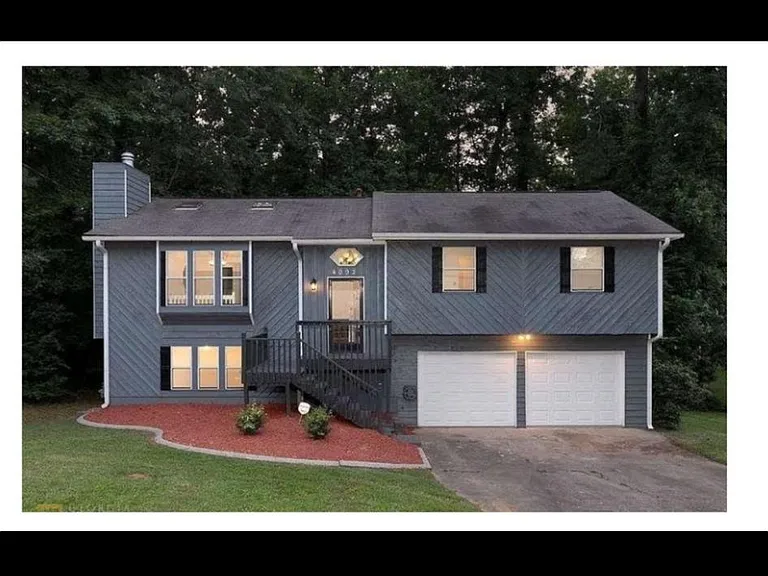 4092 Maxanne Dr NW — Photo 1