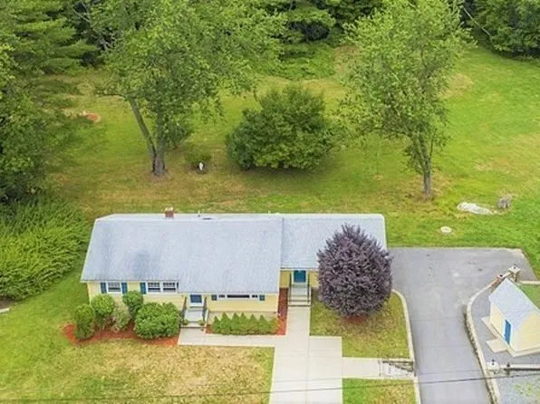 14 Asplund Dr, Lunenburg, MA 01462