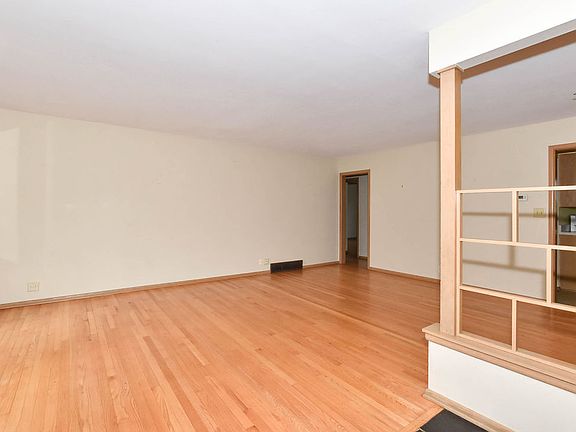 4th image of 9902 Northwestern Ave