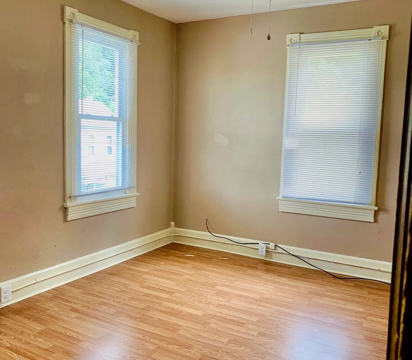 3 bed, 1200 sqft, $850 — Photo 2