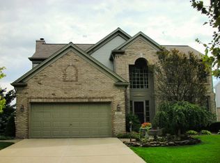 2655 Shadow Lake Dr, Lake Orion, MI 48360