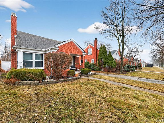 3rd image of 21211 Newcastle Rd