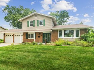 852 E Plate Dr, Palatine, IL 60074