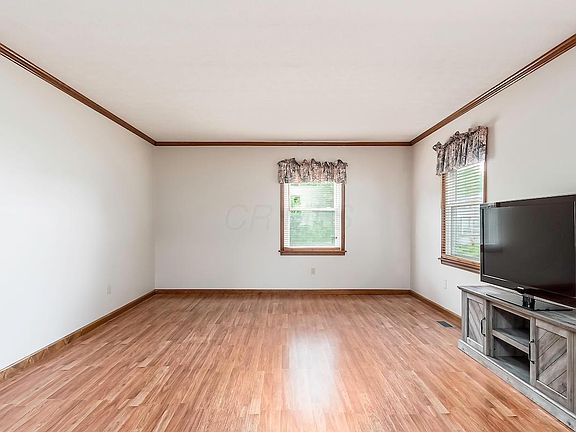 4th image of 325 Chateaugay Dr SW