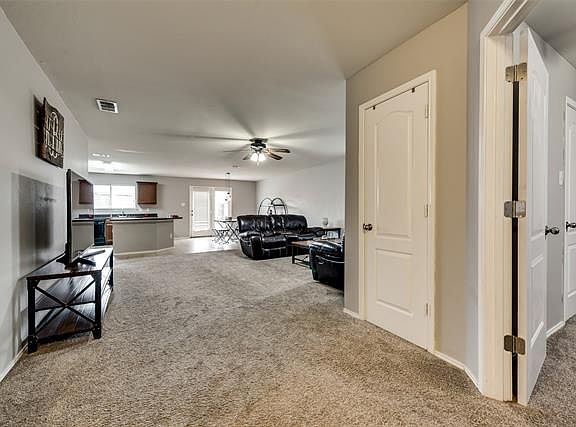 4th image of 2025 Pine Knot Dr