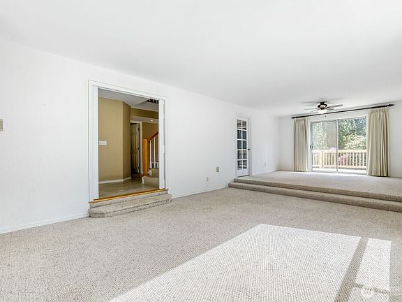 4th image of 20115 48 Avenue SE