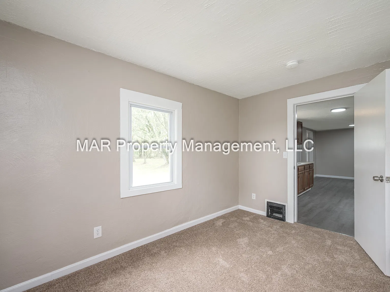 3 bed, 1056 sqft, $1,800 — Photo 4
