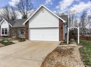 634 Bennington Dr, Saint Charles, MO