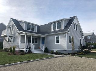 6 Gaspee Rd, Narragansett, RI 02882