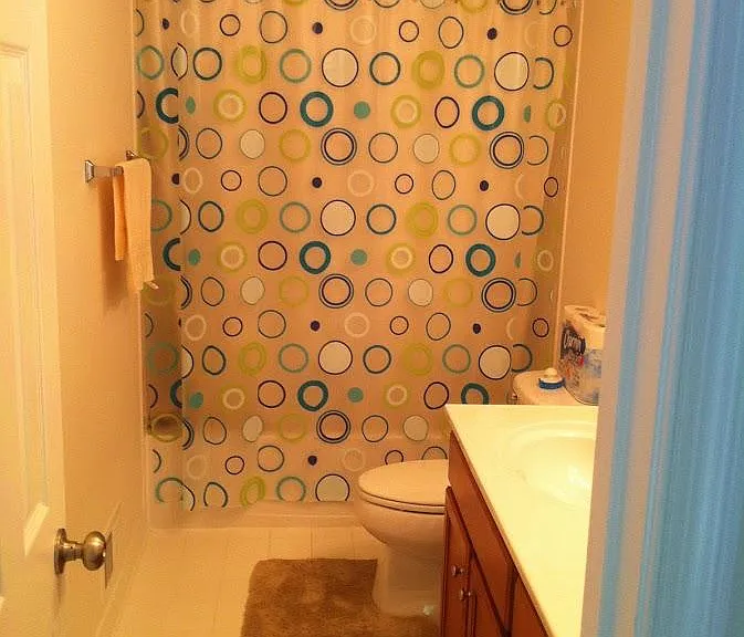 Upper Level Full Bath