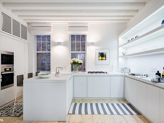 3rd image of 387 Bleecker St #1