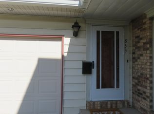 833 Cheshire Ct, Freeport, IL 61032