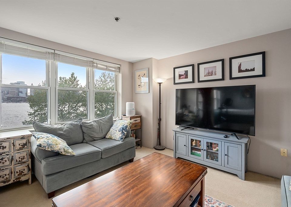 1st image of 113 Sumner St #32