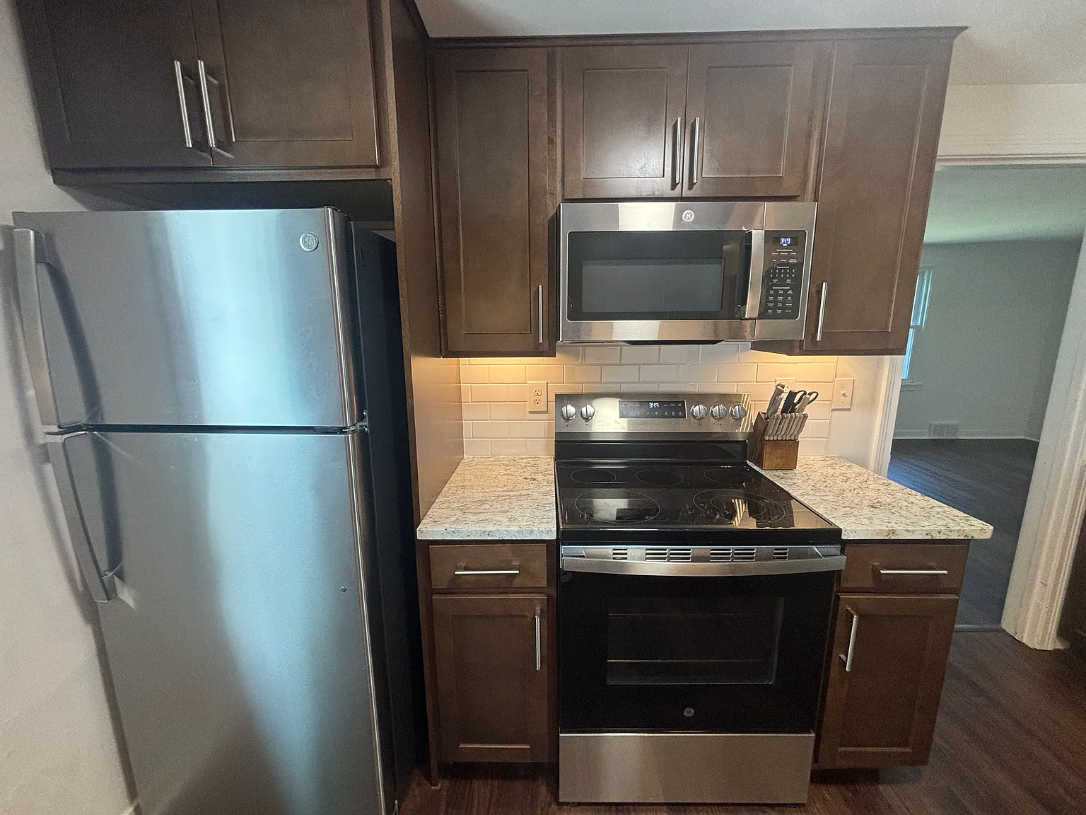 2 bed, 920 sqft, $2,000 — Photo 3