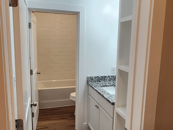 4th image of 539 E 22nd St #1