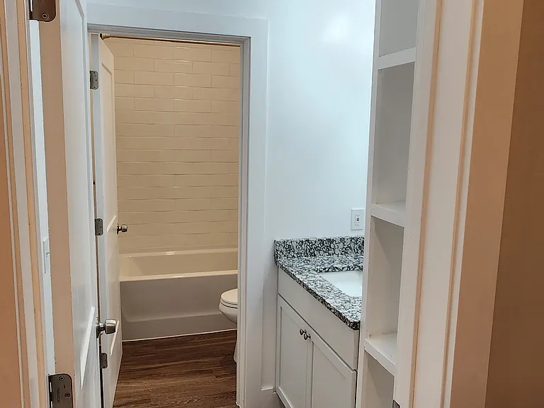 539 E 22nd St #3 — Photo 4