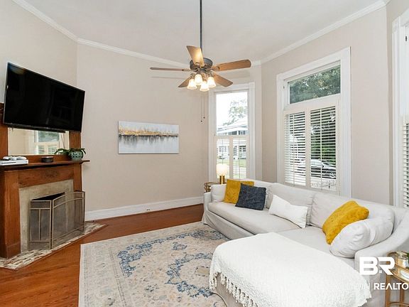 3rd image of 1305 Brown St