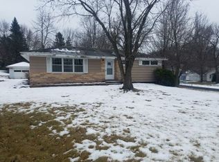 5009 Overlook Dr, Bloomington, MN 55437