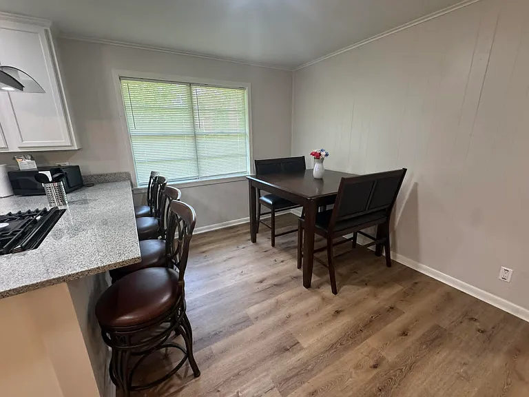 114 Garden Ln — Photo 2