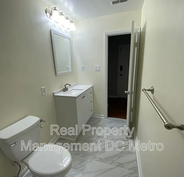 1931 17th St NW #305 — Photo 17