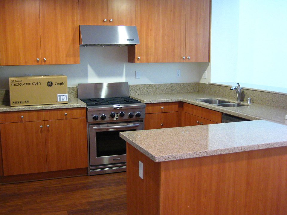2nd image of 228 E Jeanette Ln