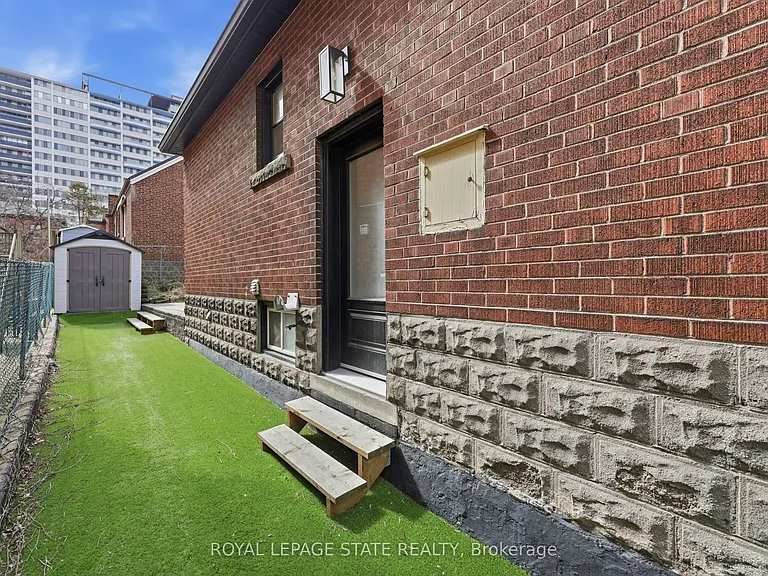 129 Jackson St W — Photo 25