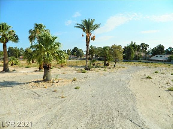 3rd image of 2794 E Viking Rd