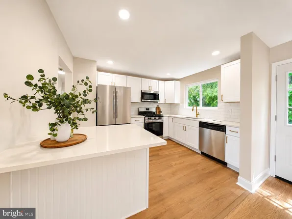 136 Moore St, Woodbury Heights, NJ 08097