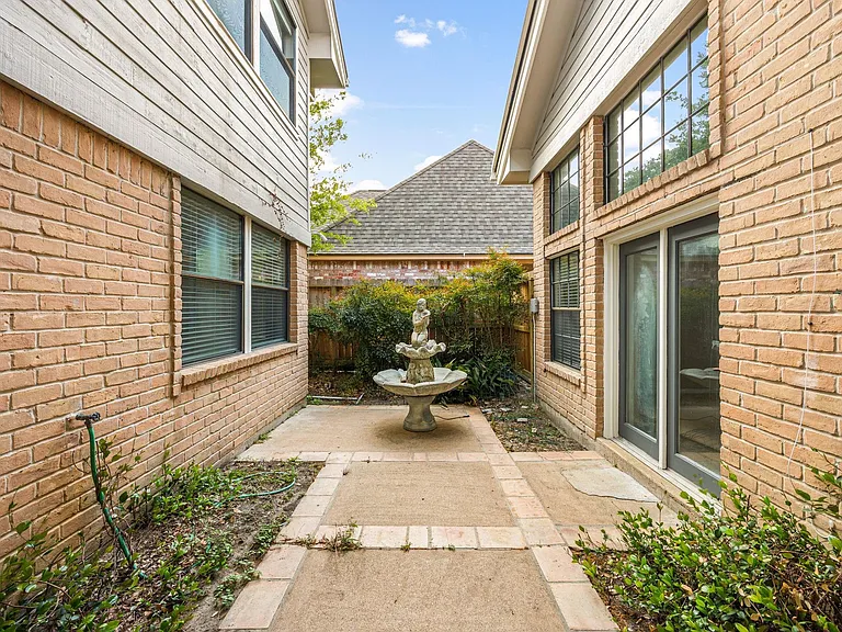 19806 Sunbridge Ln — Photo 30