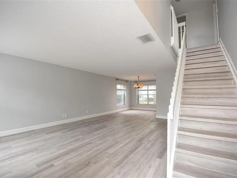 4801 Grapevine Way — Photo 10
