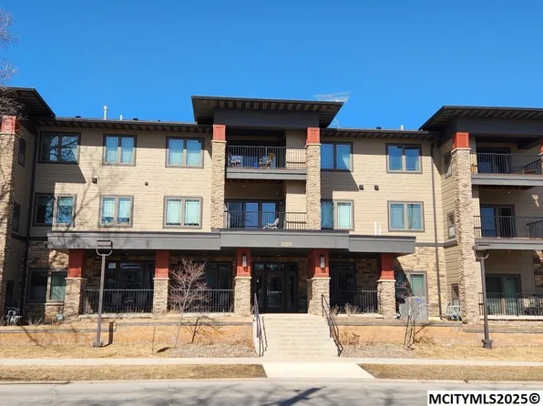 320 1st St NE APT 205, Mason City, IA 50401