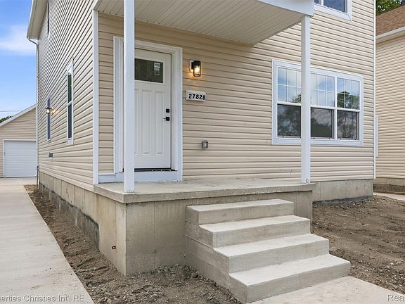 3rd image of 27828 Groveland St