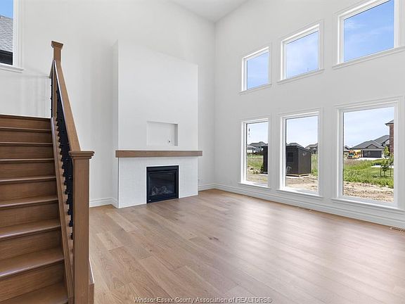 4th image of 3686 Farrow Ave