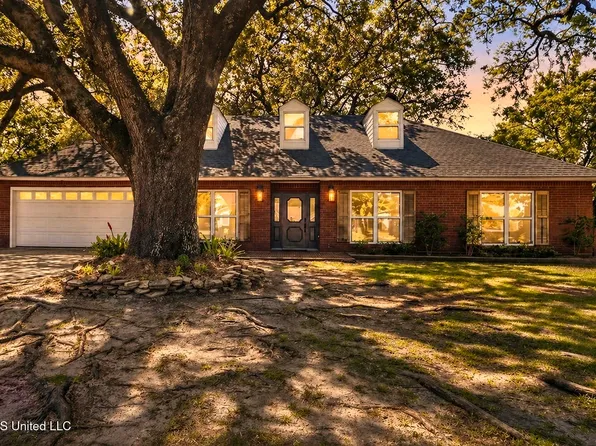 309 White Harbor Rd, Long Beach, MS 39560