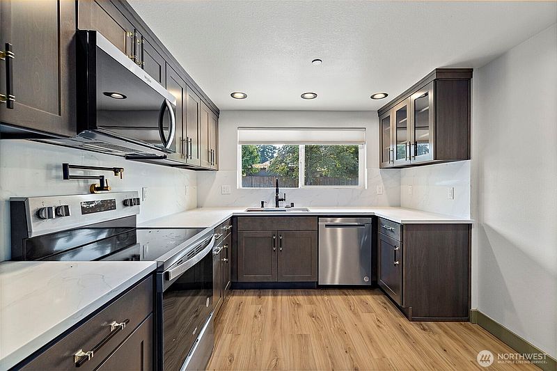 5th image of 1008 E Guiberson Street