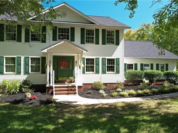 5466 Oak Hill Dr NW, Warren, OH 44481