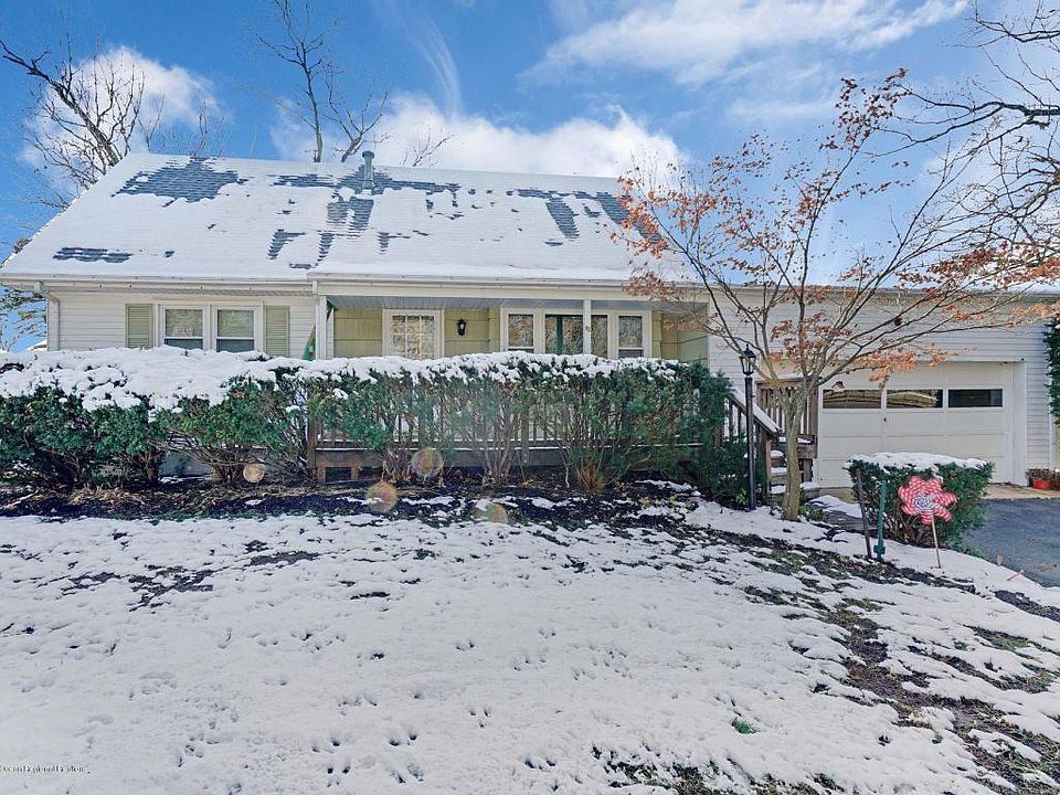 1st image of 83 Oak Hill Dr
