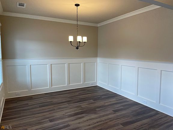 4th image of 275 Sand Hill Ln