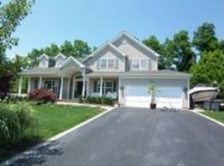 8 Jenna Ct, Kings Park, NY 11754